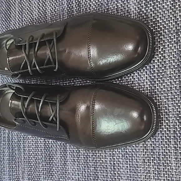 Florsheim Black Oxfords with Polished Leather and Rounded Toe