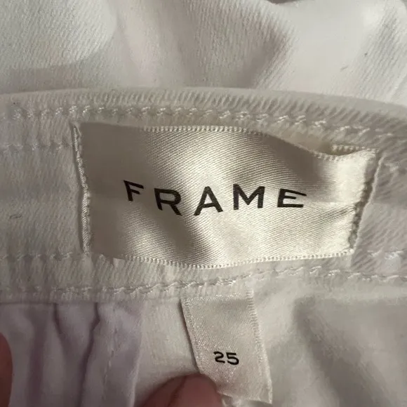 FRAME NWOT Women’s White Sailor embellished high-rise wide-leg jeans. Size 25