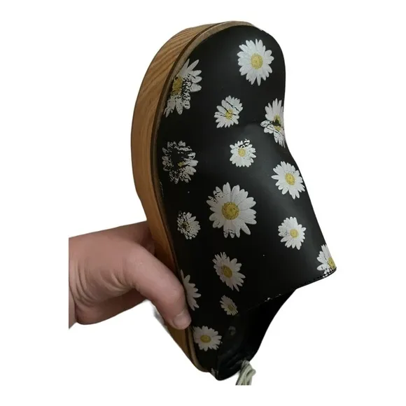 FREE PEOPLE Black Daisy Print Conversational Clog Shoe Size 38.5 NEW