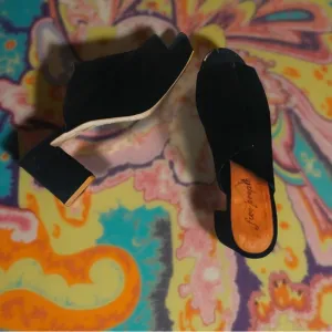 Free People Black Suede Mules with Block Heel 🌙✨🧡🎀