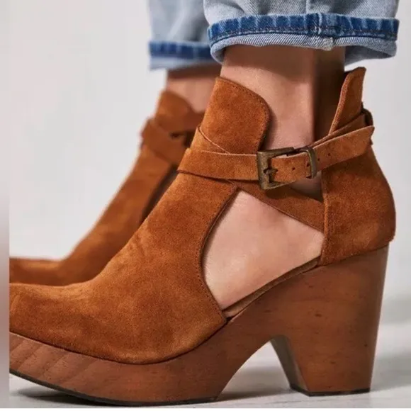 Free People Cedar Clogs 8.5
