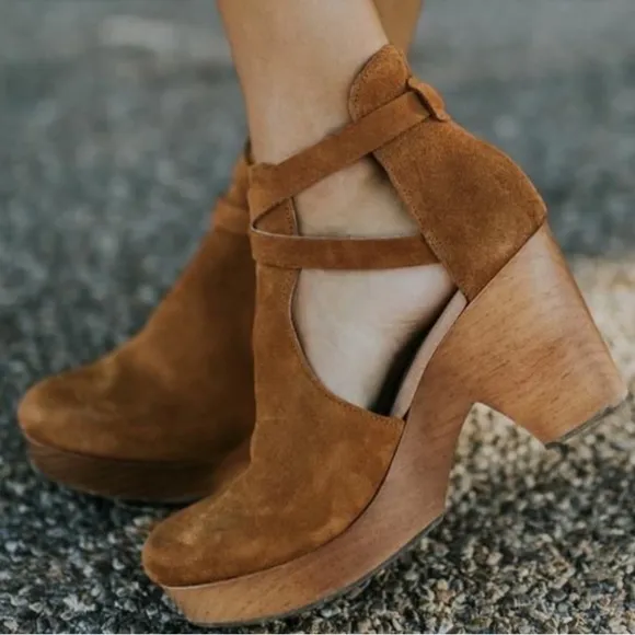 Free People Cedar Clogs 8.5