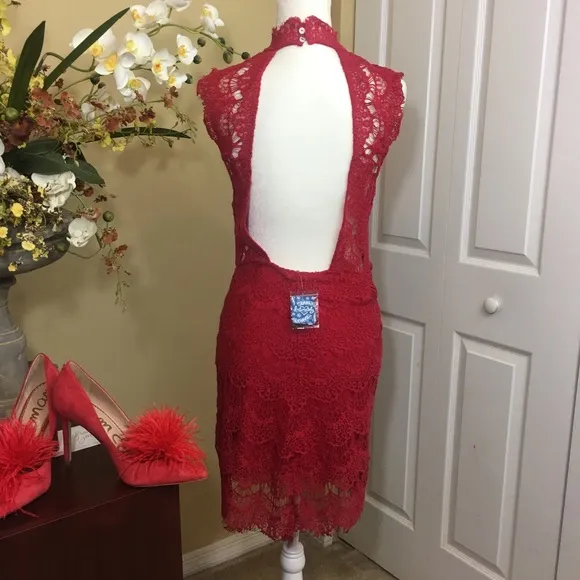 FREE PEOPLE DAYDREAM BODYCON OPEN BACK LACE MINI DRESS, CHERRY RED (NWT)