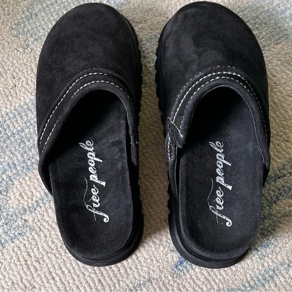 FREE PEOPLE EVERYDAY MULES IN BLACK SIZE 7.5 NWOT