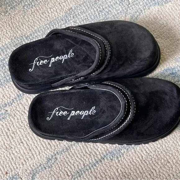 FREE PEOPLE EVERYDAY MULES IN BLACK SIZE 7.5 NWOT