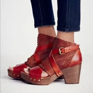 Free People Rendering Laser Cut Mesh Leather Boho Hippie Clog Women's Size 40/9