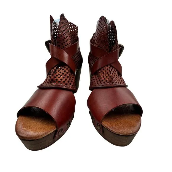 Free People Rendering Laser Cut Mesh Leather Boho Hippie Clog Women's Size 40/9