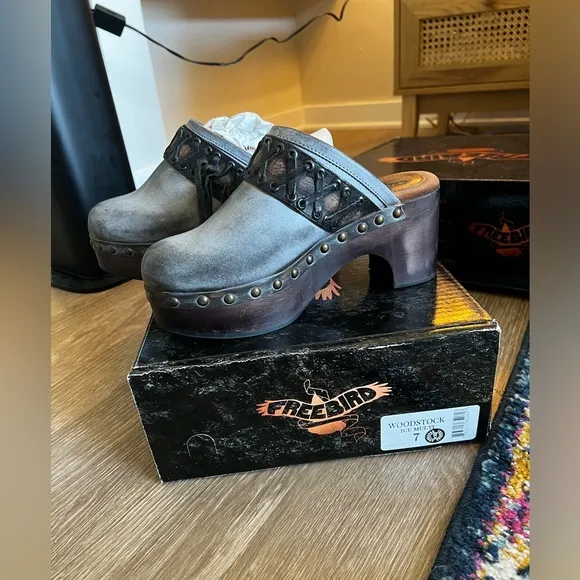 Freebird Woodstock clogs in Ice Multi size 7