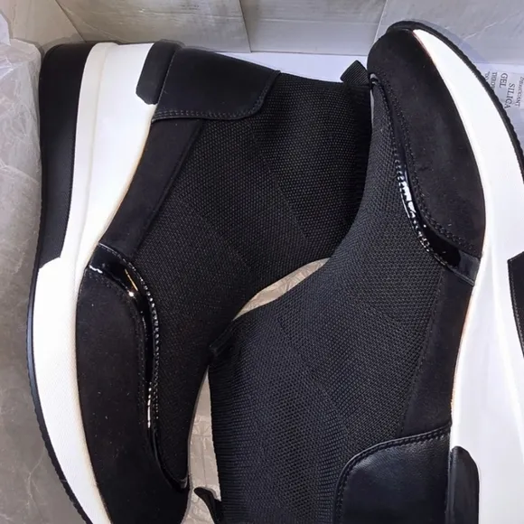 French Connection women's starr wedge sneaker  Black color size 6.0. New with b