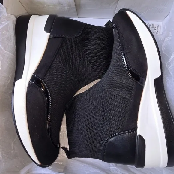 French Connection women's starr wedge sneaker  Black color size 7.5. New with b