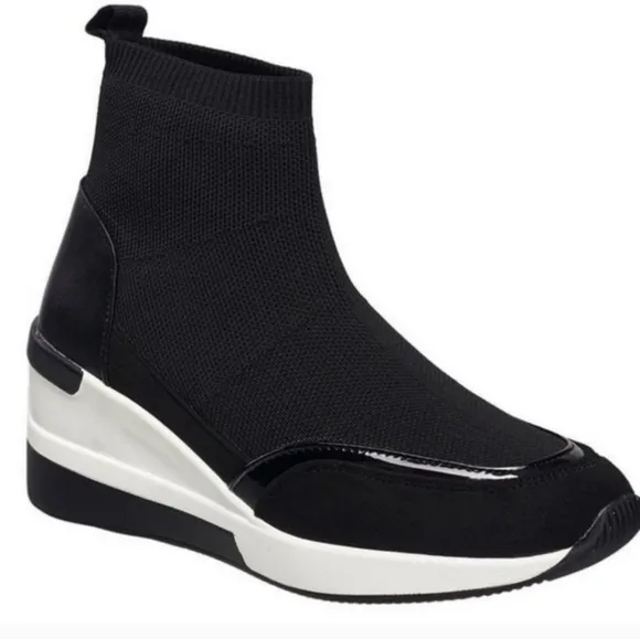 French Connection women's starr wedge sneaker  Black color size 7.5. New with b