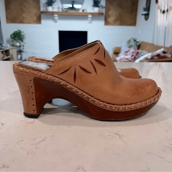 FRYE Boots Charlotte Flower Tan Leather Mules Clogs Women's Shoes Size 6