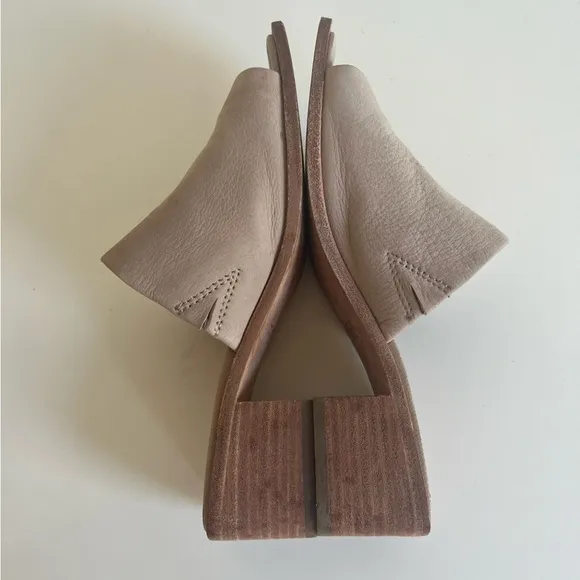 Frye Lucia Leather Mule Slide Sandals Mules in Taupe Tan size 7