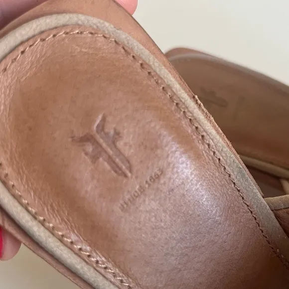 Frye Lucia Leather Mule Slide Sandals Mules in Taupe Tan size 7