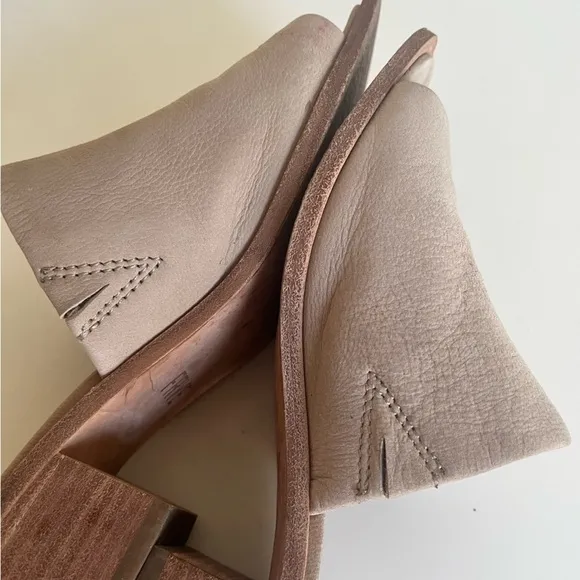 Frye Lucia Leather Mule Slide Sandals Mules in Taupe Tan size 7