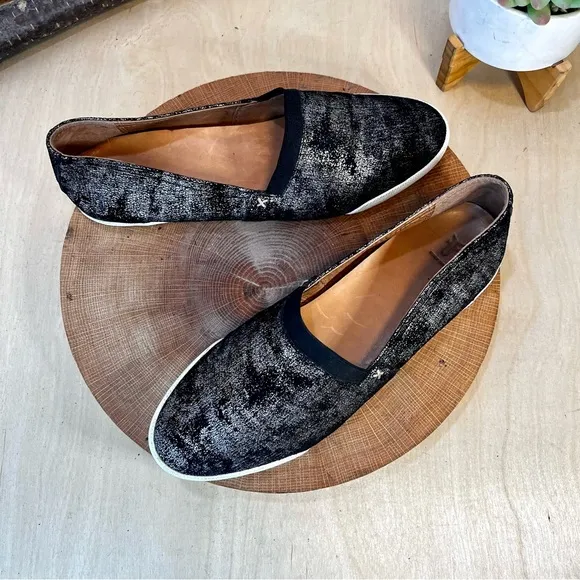 *Frye | Melanie Metallic Black Slip On 3471254-GNM Size 9.5