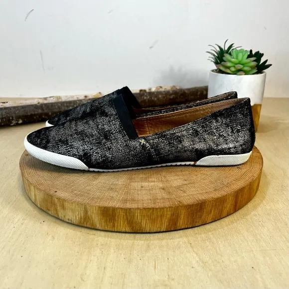 *Frye | Melanie Metallic Black Slip On 3471254-GNM Size 9.5