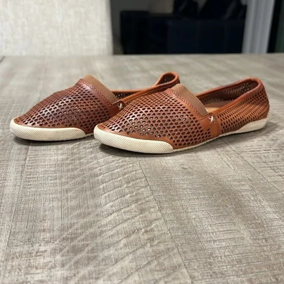 Frye Melanie perforated slip on