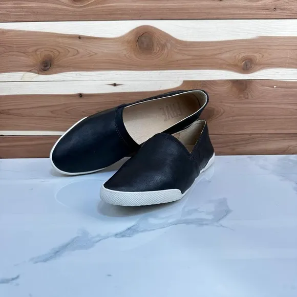 FRYE Melanie Women's Black Leather Slip On Sneaker  Flats Spring Shoes Size 7.5