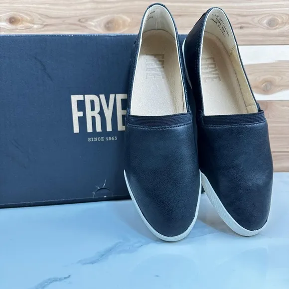 FRYE Melanie Women's Black Leather Slip On Sneaker  Flats Spring Shoes Size 7.5
