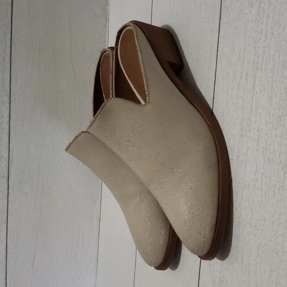 Frye woman cream crackle leather low heel pointy mules slides booties size 6