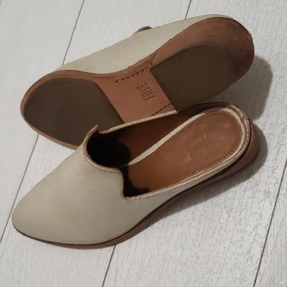 Frye woman cream crackle leather low heel pointy mules slides booties size 6