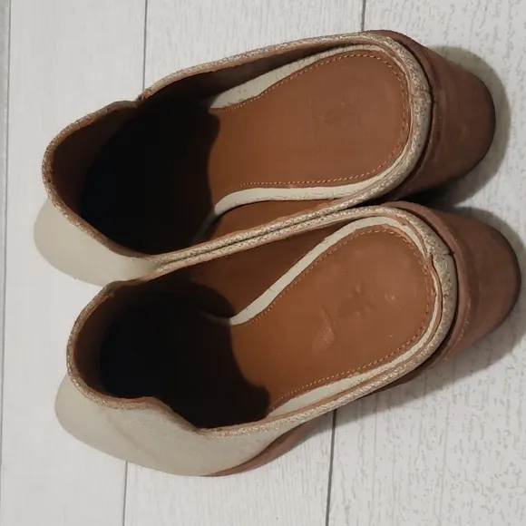 Frye woman cream crackle leather low heel pointy mules slides booties size 6