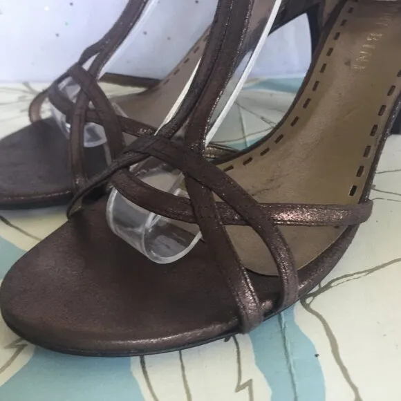Gianni Bini Bronze Metallic Leather T strap Sandal - Size 6.5 Y2K Dressy Heels