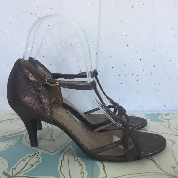 Gianni Bini Bronze Metallic Leather T strap Sandal - Size 6.5 Y2K Dressy Heels