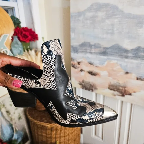 Gianni Bini Western Style Mules – Faux Snakeskin &amp; Black Leather – Size 6.5