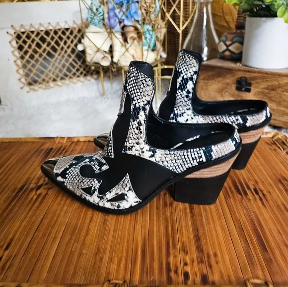 Gianni Bini Western Style Mules – Faux Snakeskin &amp; Black Leather – Size 6.5