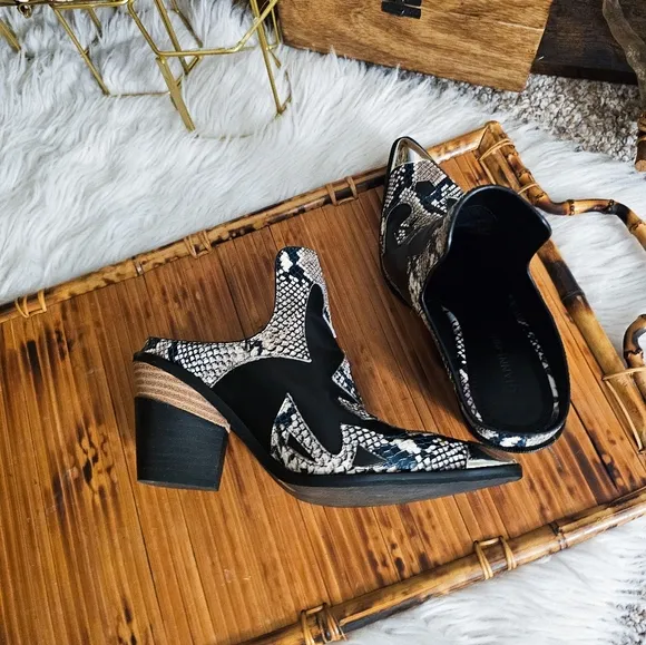 Gianni Bini Western Style Mules – Faux Snakeskin &amp; Black Leather – Size 6.5