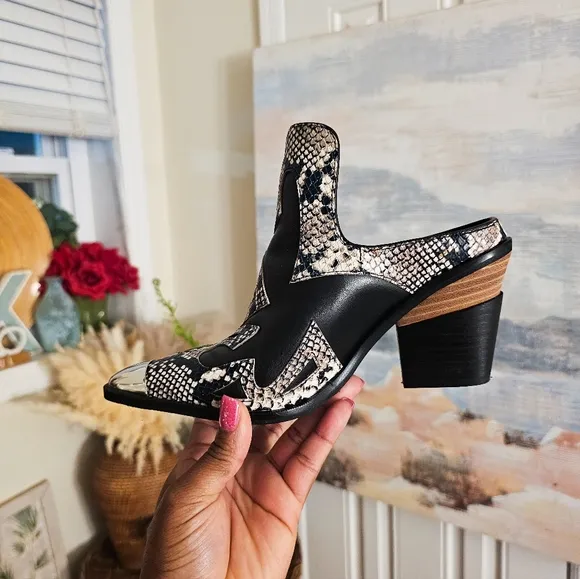 Gianni Bini Western Style Mules – Faux Snakeskin &amp; Black Leather – Size 6.5