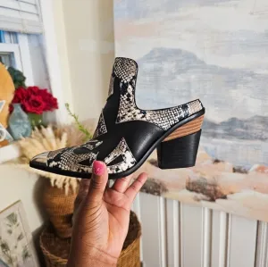 Gianni Bini Western Style Mules – Faux Snakeskin &amp; Black Leather – Size 6.5
