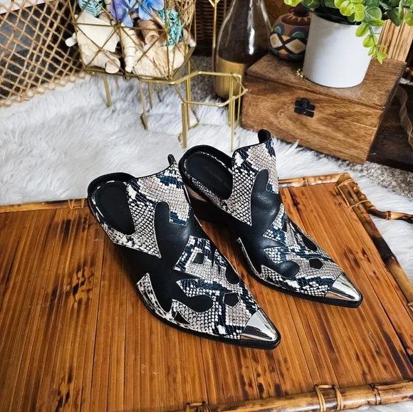 Gianni Bini Western Style Mules – Faux Snakeskin &amp; Black Leather – Size 6.5