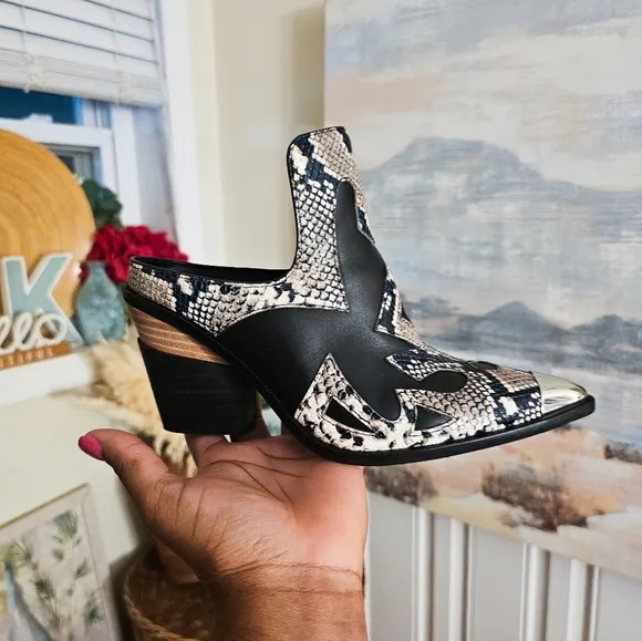 Gianni Bini Western Style Mules – Faux Snakeskin &amp; Black Leather – Size 6.5