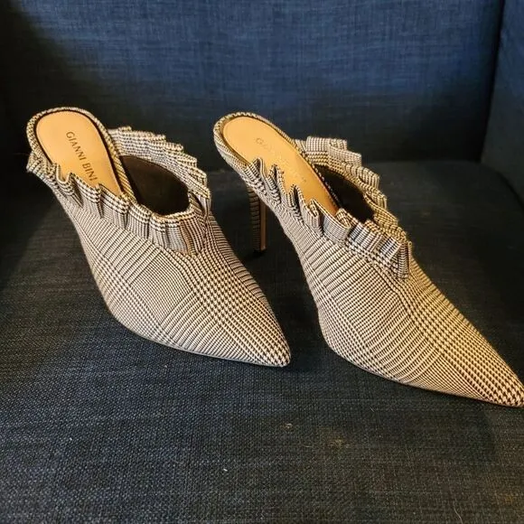 Gianni Bini Ruffled Mules Size 7.5M NWOT