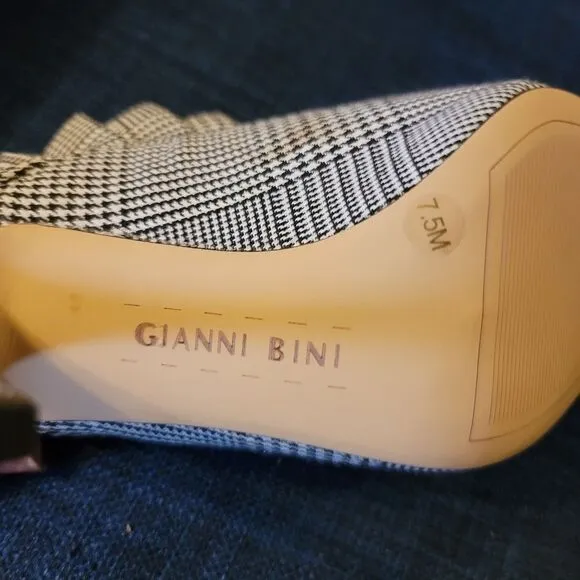 Gianni Bini Ruffled Mules Size 7.5M NWOT