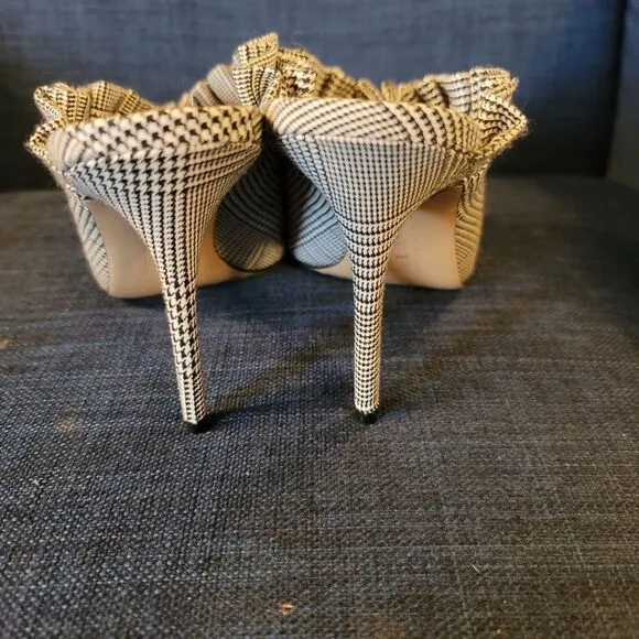 Gianni Bini Ruffled Mules Size 7.5M NWOT