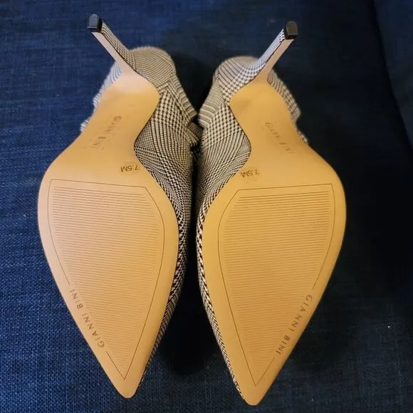 Gianni Bini Ruffled Mules Size 7.5M NWOT