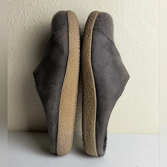 Giesswein Brown Clogs with Wool Upper and Adjustable Strap Unisex W-10/ M-8