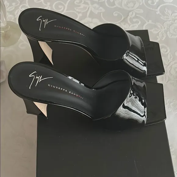 Giuseppe Zanotti Black Parent Leather Mules