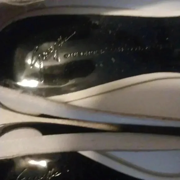 Giuseppe Zanotti Black/White Polka-Dot Kitten Heels Size 8.5AA Patent Leather