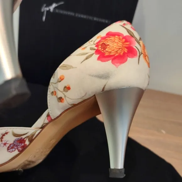 Giuseppe Zanotti ivory floral d'orsay pointed toe kitten heels 36 $895