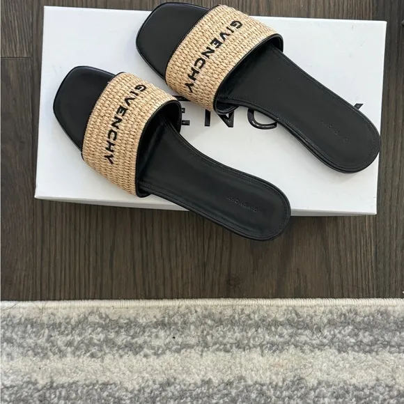 Givenchy 4G flat mules in raffia