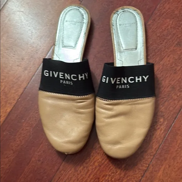 Givenchy Women's Bedford Flat Mules (Cream) with DUST BAGS