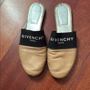 Givenchy Women's Bedford Flat Mules (Cream) with DUST BAGS