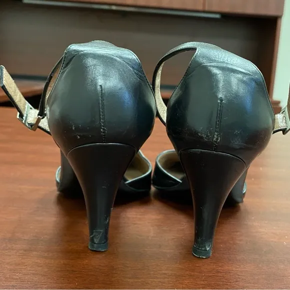 Gucci Leather Pointed Toe Ankle Strap Heels Size 6.5 black