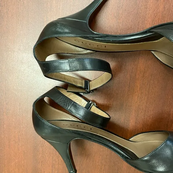 Gucci Leather Pointed Toe Ankle Strap Heels Size 6.5 black
