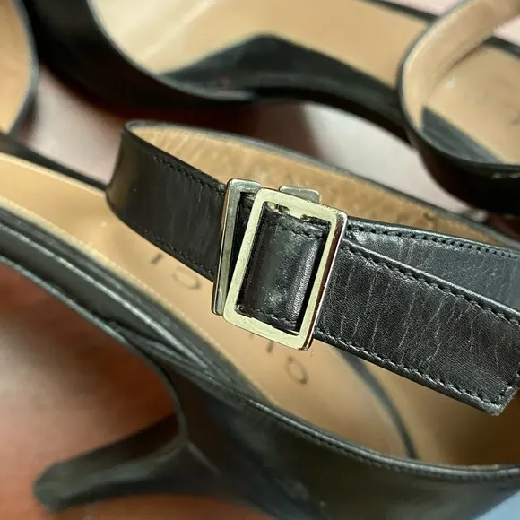 Gucci Leather Pointed Toe Ankle Strap Heels Size 6.5 black
